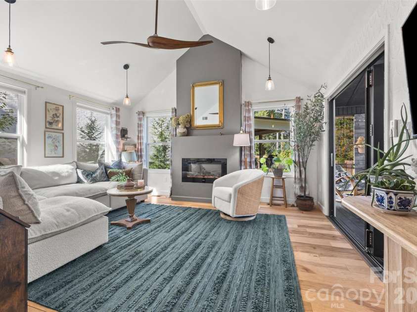 5145 Murrayhill Drive, Charlotte, NC 28210.  MLS# CAR4434043, YatesRealty ID 56955. 