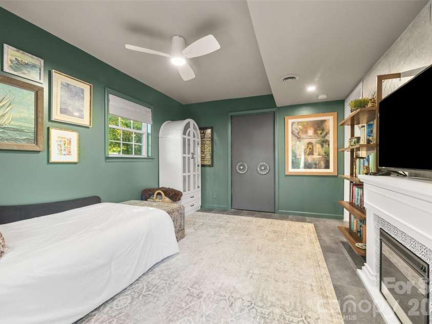 5145 Murrayhill Drive, Charlotte, NC 28210.  MLS# CAR4434043, YatesRealty ID 56955. 