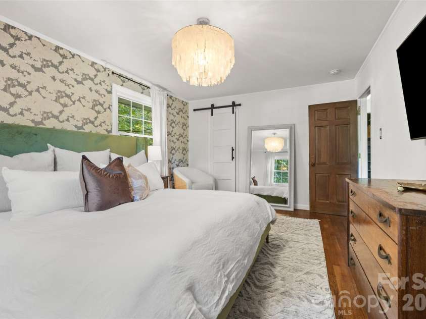 5145 Murrayhill Drive, Charlotte, NC 28210.  MLS# CAR4434043, YatesRealty ID 56955. 
