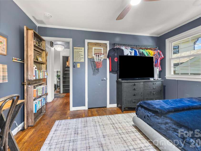 5145 Murrayhill Drive, Charlotte, NC 28210.  MLS# CAR4434043, YatesRealty ID 56955. 