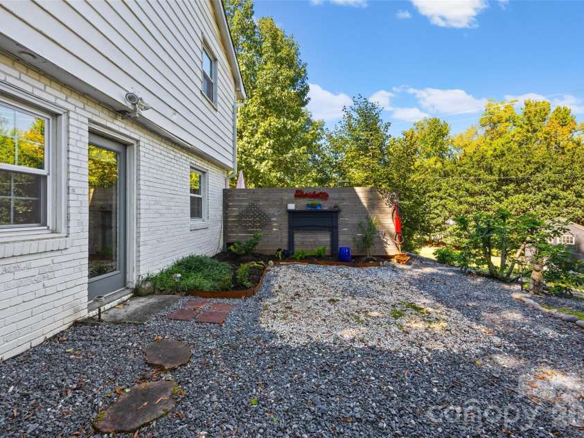 5145 Murrayhill Drive, Charlotte, NC 28210.  MLS# CAR4434043, YatesRealty ID 56955. 