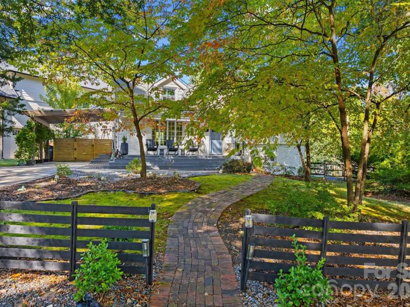 5145 Murrayhill Drive, Charlotte, NC 28210.  MLS# CAR4434043, YatesRealty ID 56955. 