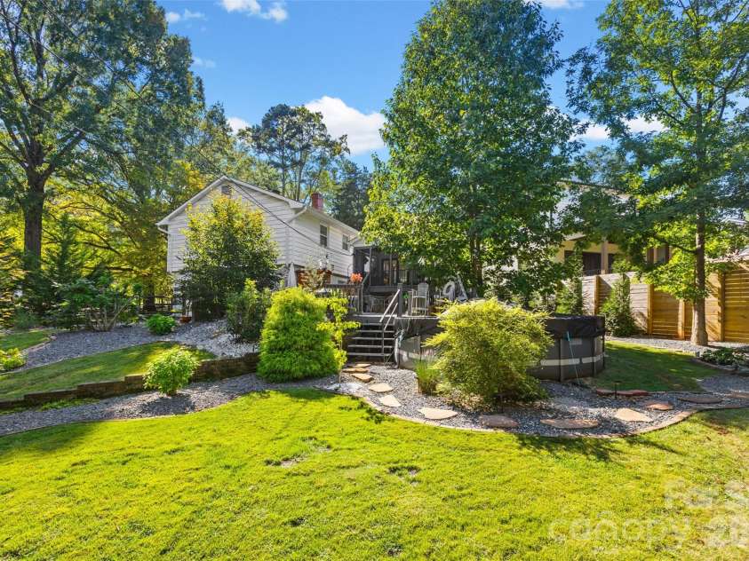 5145 Murrayhill Drive, Charlotte, NC 28210.  MLS# CAR4434043, YatesRealty ID 56955. Above ground pool can be left or removed