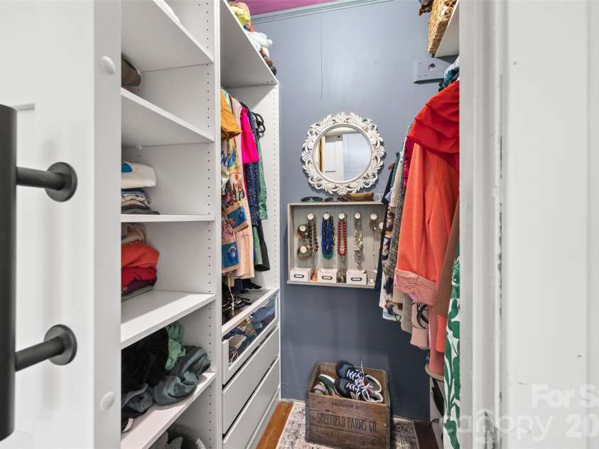 5145 Murrayhill Drive, Charlotte, NC 28210.  MLS# CAR4434043, YatesRealty ID 56955. Primary closet
