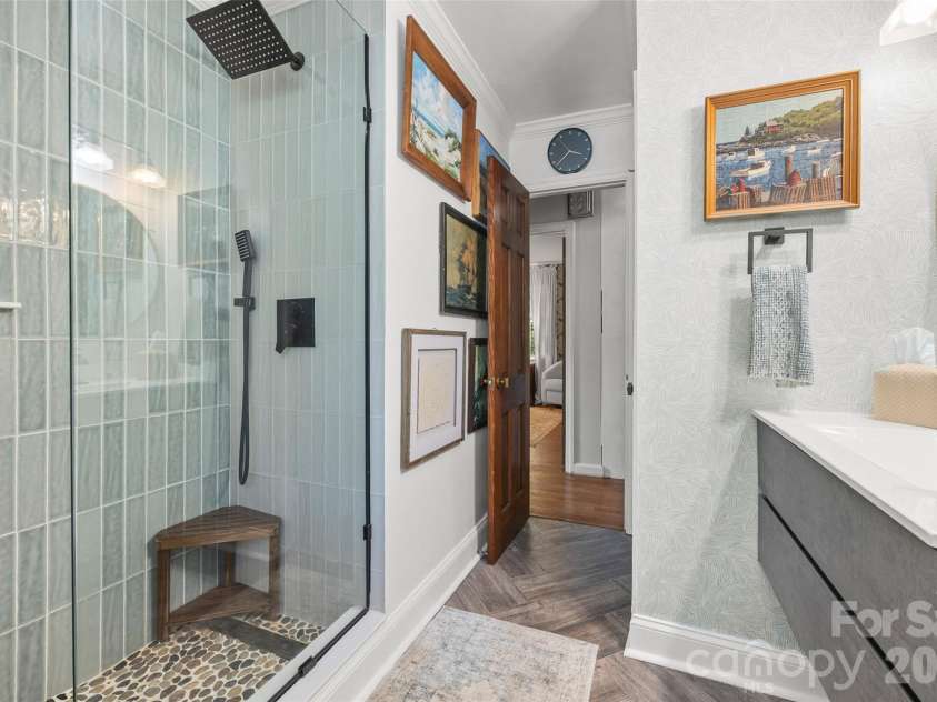 5145 Murrayhill Drive, Charlotte, NC 28210.  MLS# CAR4434043, YatesRealty ID 56955. Renovated primary bath