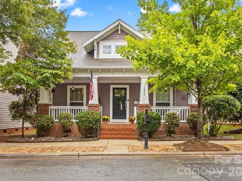 14234 Holly Springs Drive, Huntersville, NC 28078.  MLS# CAR4433930, YatesRealty ID 56956. 