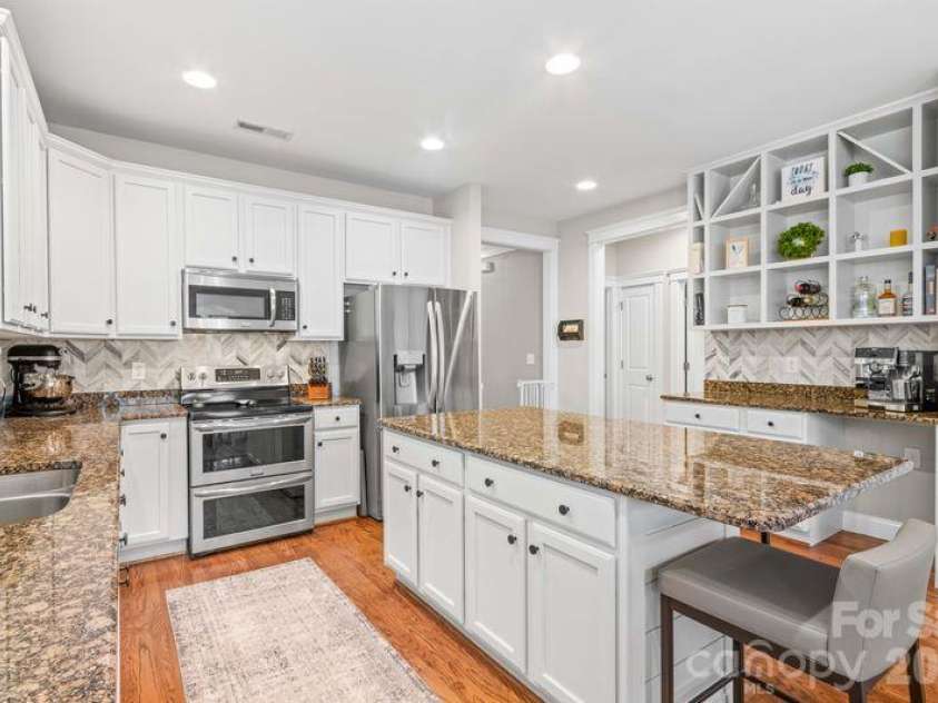14234 Holly Springs Drive, Huntersville, NC 28078.  MLS# CAR4433930, YatesRealty ID 56956. 