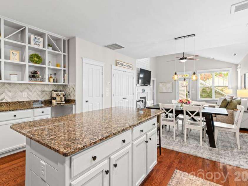 14234 Holly Springs Drive, Huntersville, NC 28078.  MLS# CAR4433930, YatesRealty ID 56956. 