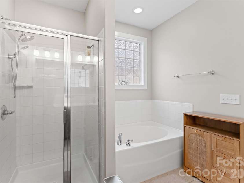 14234 Holly Springs Drive, Huntersville, NC 28078.  MLS# CAR4433930, YatesRealty ID 56956. 