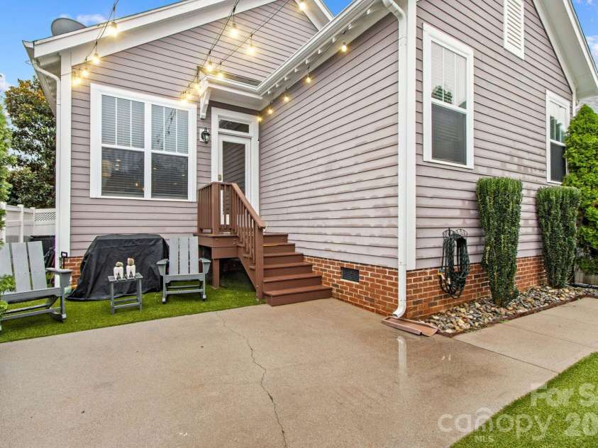 14234 Holly Springs Drive, Huntersville, NC 28078.  MLS# CAR4433930, YatesRealty ID 56956. 