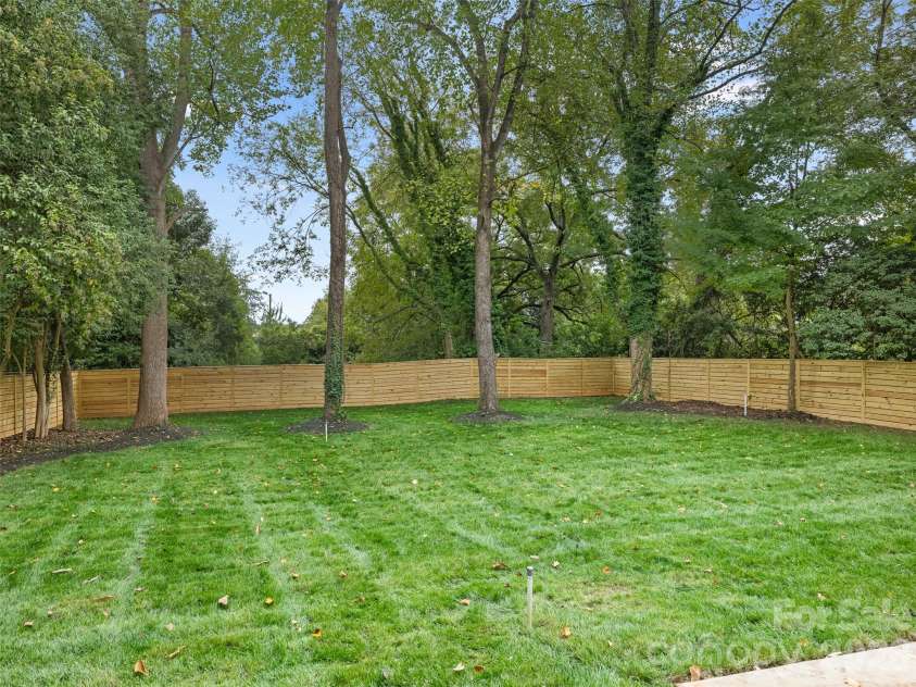 1314 Richland Drive, Charlotte, NC 28211.  MLS# CAR4433933, YatesRealty ID 56958. Back Yard