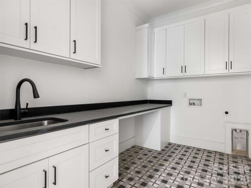 1314 Richland Drive, Charlotte, NC 28211.  MLS# CAR4433933, YatesRealty ID 56958. Laundry Room