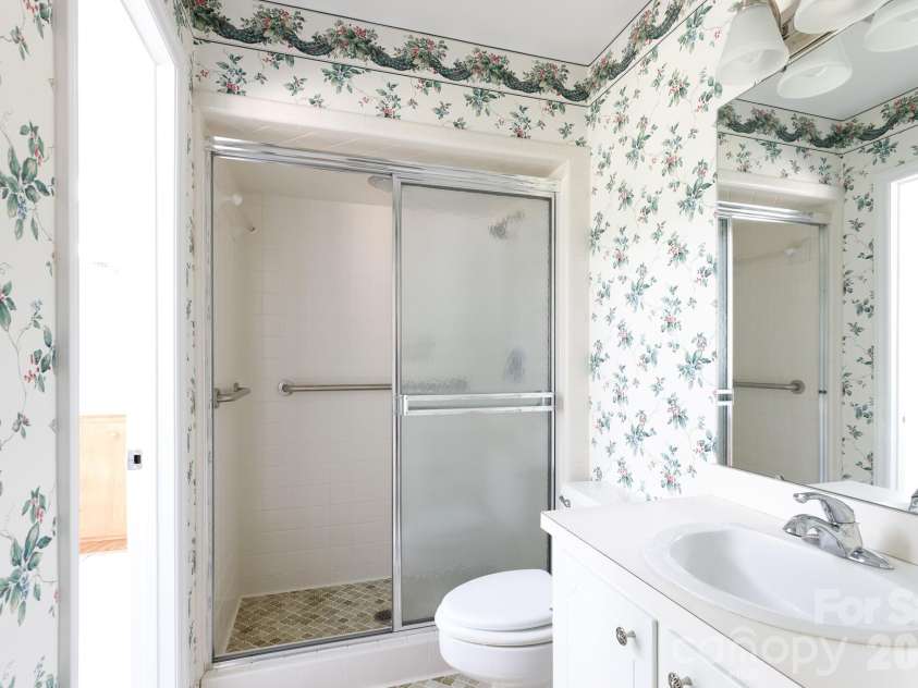 520 King Edward Road, Charlotte, NC 28211.  MLS# CAR4433810, YatesRealty ID 56959. 