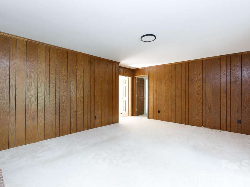520 King Edward Road, Charlotte, NC 28211.  MLS# CAR4433810, YatesRealty ID 56959. 