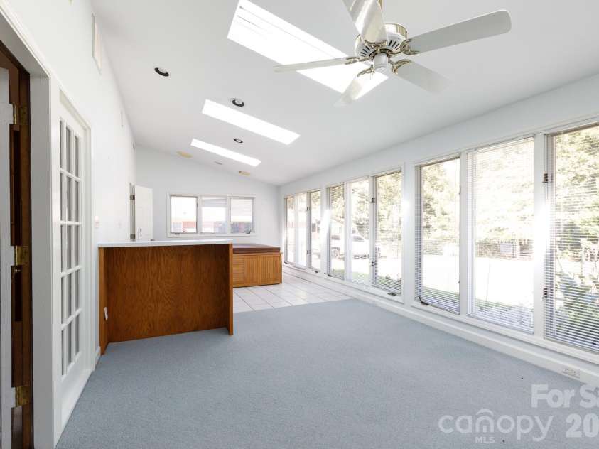 520 King Edward Road, Charlotte, NC 28211.  MLS# CAR4433810, YatesRealty ID 56959. 