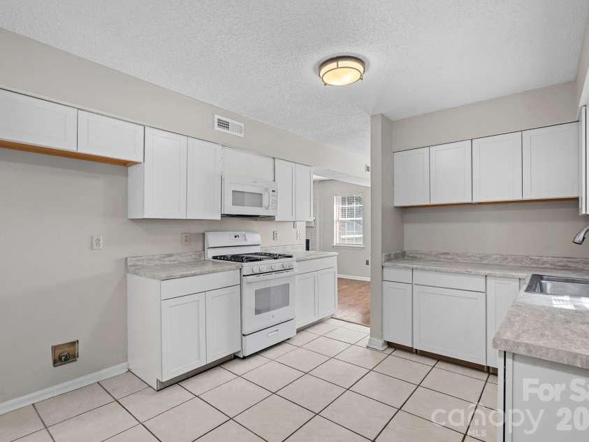 12424 Cool Mist Lane, Huntersville, NC 28078.  MLS# CAR4433827, YatesRealty ID 56960. Kitchen