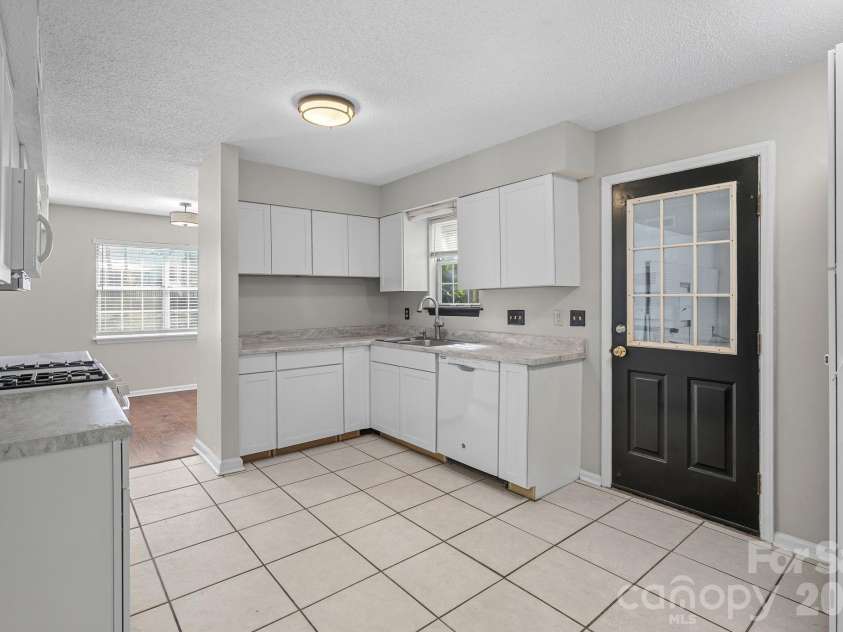 12424 Cool Mist Lane, Huntersville, NC 28078.  MLS# CAR4433827, YatesRealty ID 56960. Kitchen