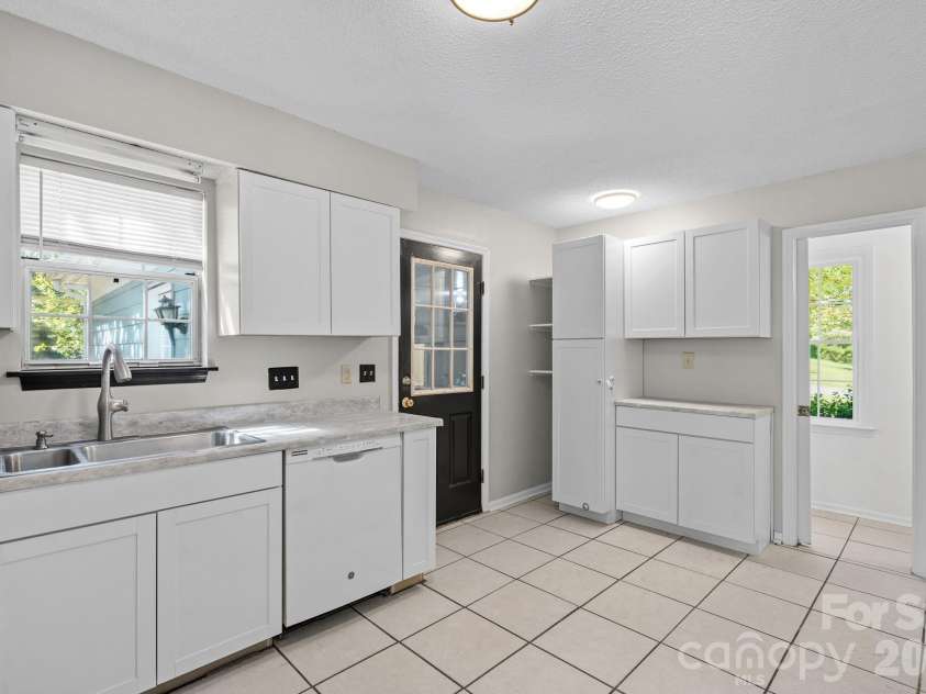 12424 Cool Mist Lane, Huntersville, NC 28078.  MLS# CAR4433827, YatesRealty ID 56960. Kitchen