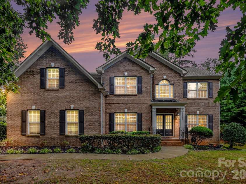5221 Turkey Oak Drive, Mint Hill, NC 28227.  MLS# CAR4433763, YatesRealty ID 56962. 