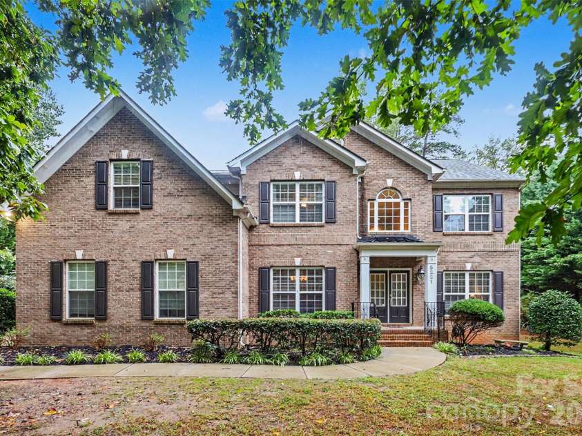 5221 Turkey Oak Drive, Mint Hill, NC 28227.  MLS# CAR4433763, YatesRealty ID 56962. 