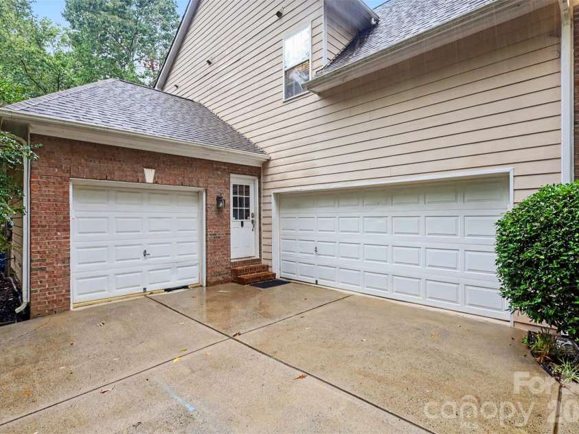 5221 Turkey Oak Drive, Mint Hill, NC 28227.  MLS# CAR4433763, YatesRealty ID 56962. 