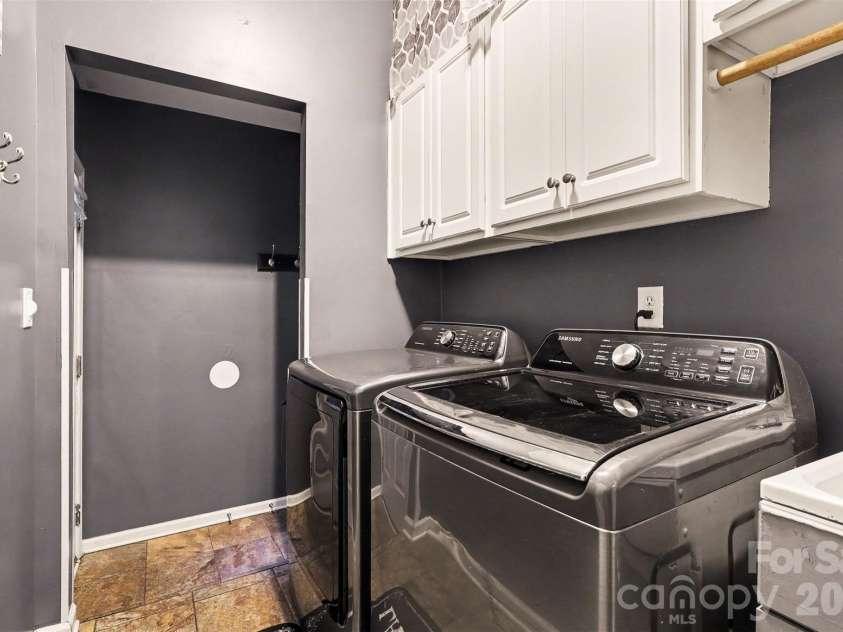 5221 Turkey Oak Drive, Mint Hill, NC 28227.  MLS# CAR4433763, YatesRealty ID 56962. 