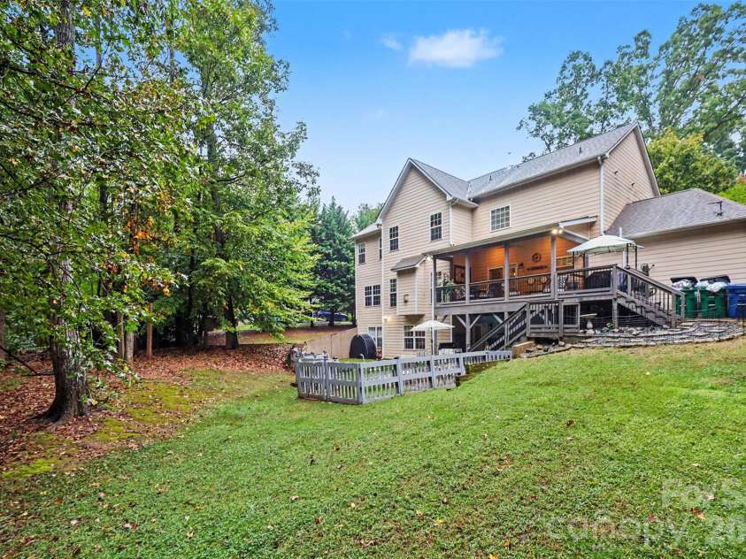 5221 Turkey Oak Drive, Mint Hill, NC 28227.  MLS# CAR4433763, YatesRealty ID 56962. 