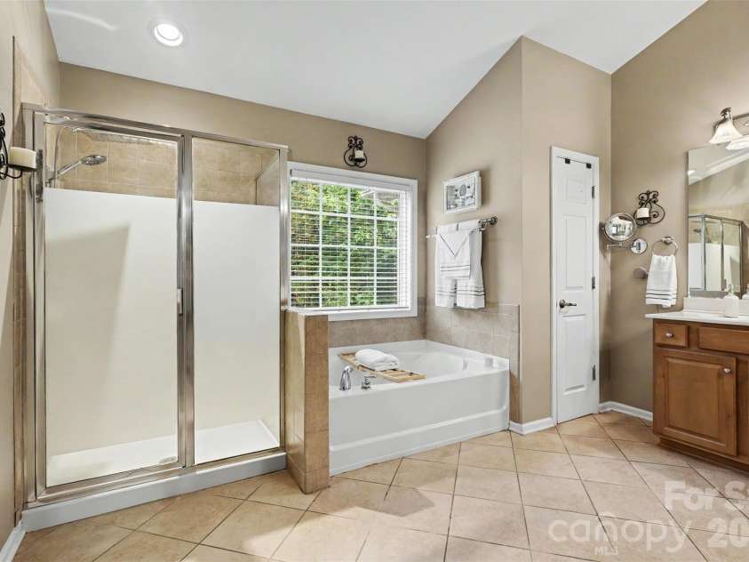 5221 Turkey Oak Drive, Mint Hill, NC 28227.  MLS# CAR4433763, YatesRealty ID 56962. Primary Bathroom