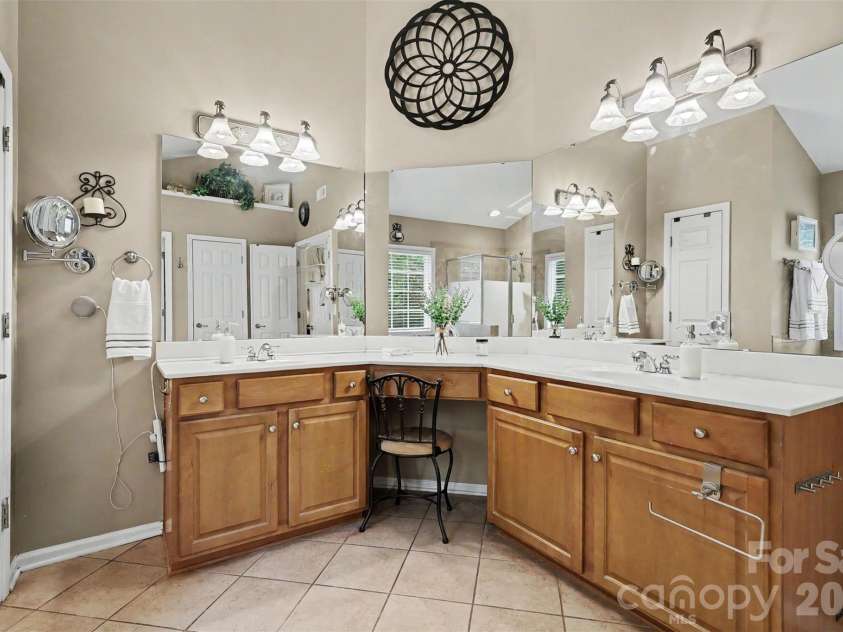 5221 Turkey Oak Drive, Mint Hill, NC 28227.  MLS# CAR4433763, YatesRealty ID 56962. Primary Bathroom