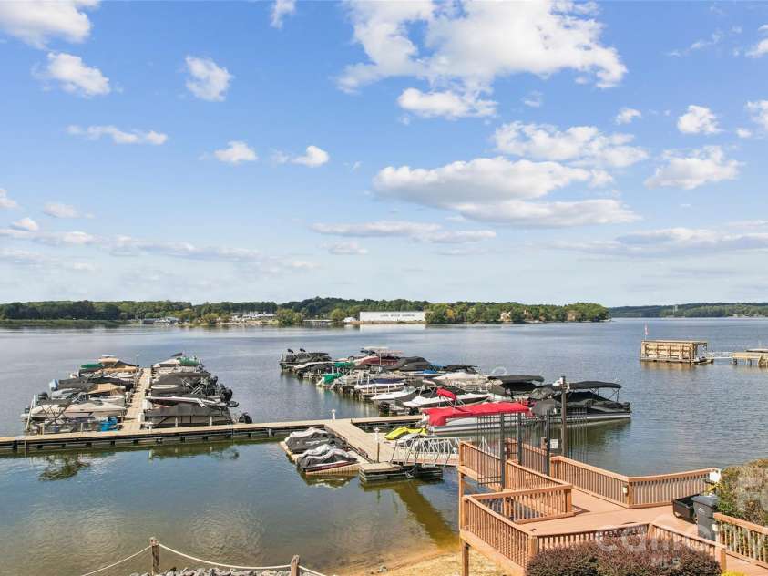 16516 Riverpointe Drive, Charlotte, NC 28278.  MLS# CAR4433714, YatesRealty ID 56963. 