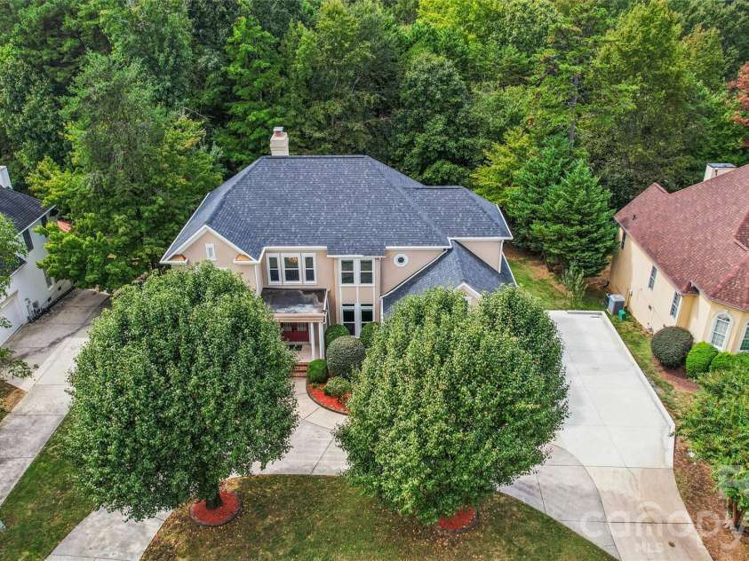 16516 Riverpointe Drive, Charlotte, NC 28278.  MLS# CAR4433714, YatesRealty ID 56963. 