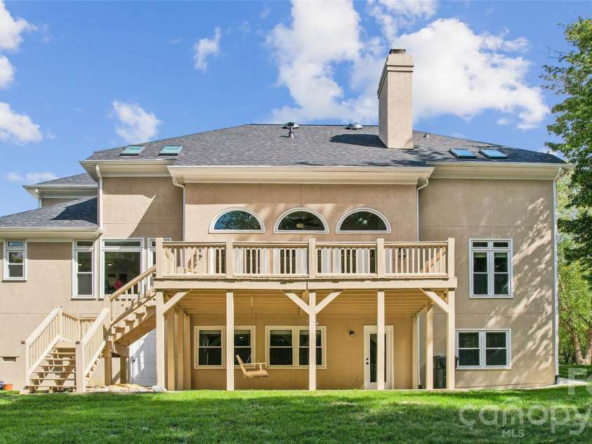 16516 Riverpointe Drive, Charlotte, NC 28278.  MLS# CAR4433714, YatesRealty ID 56963. 