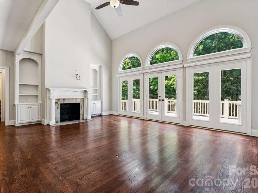 16516 Riverpointe Drive, Charlotte, NC 28278.  MLS# CAR4433714, YatesRealty ID 56963. 
