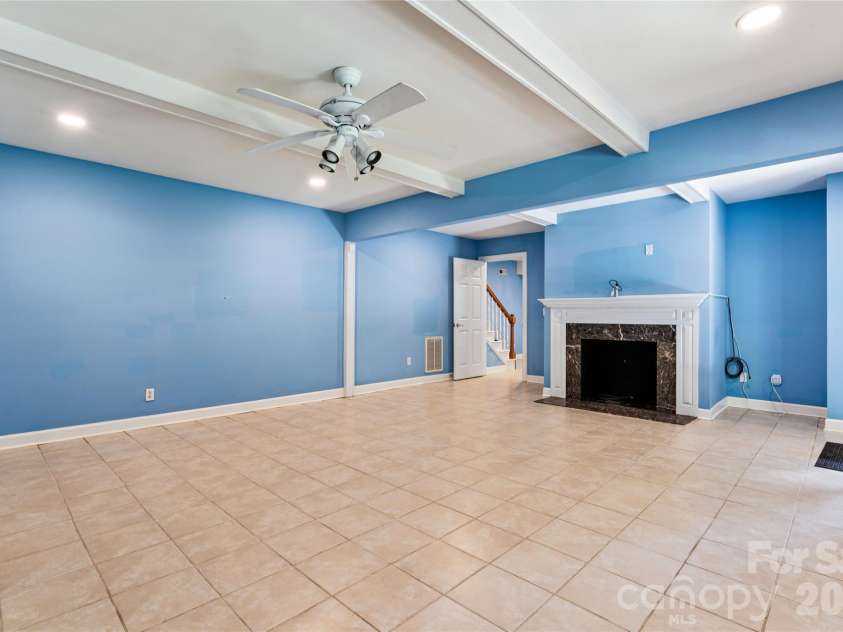 16516 Riverpointe Drive, Charlotte, NC 28278.  MLS# CAR4433714, YatesRealty ID 56963. 