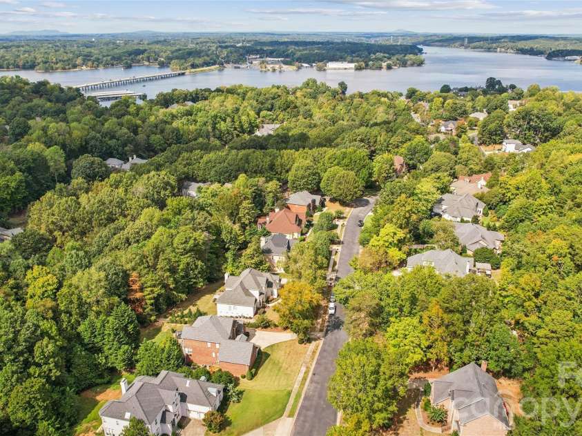 16516 Riverpointe Drive, Charlotte, NC 28278.  MLS# CAR4433714, YatesRealty ID 56963. 