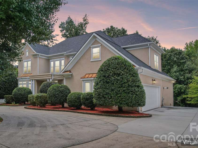 16516 Riverpointe Drive, Charlotte, NC 28278.  MLS# CAR4433714, YatesRealty ID 56963. 