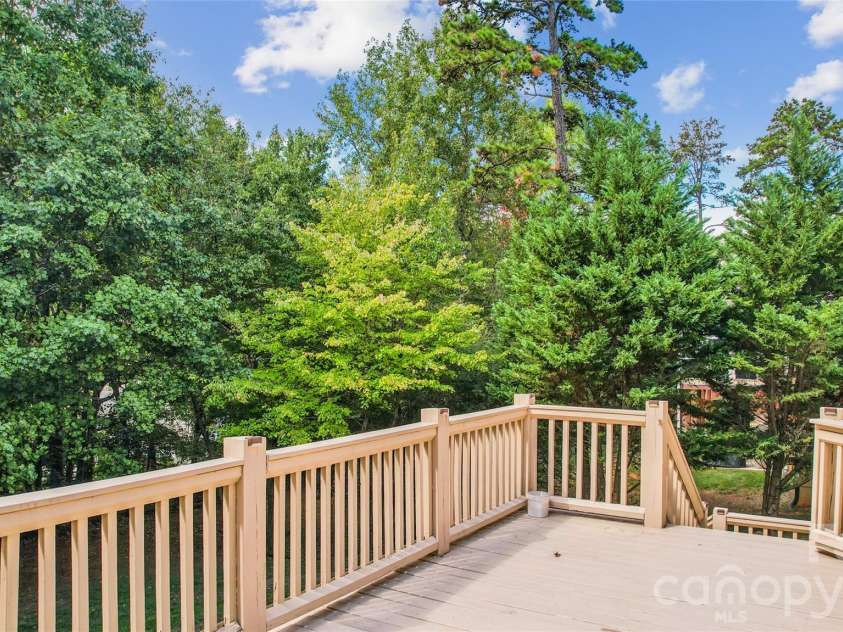 16516 Riverpointe Drive, Charlotte, NC 28278.  MLS# CAR4433714, YatesRealty ID 56963. 