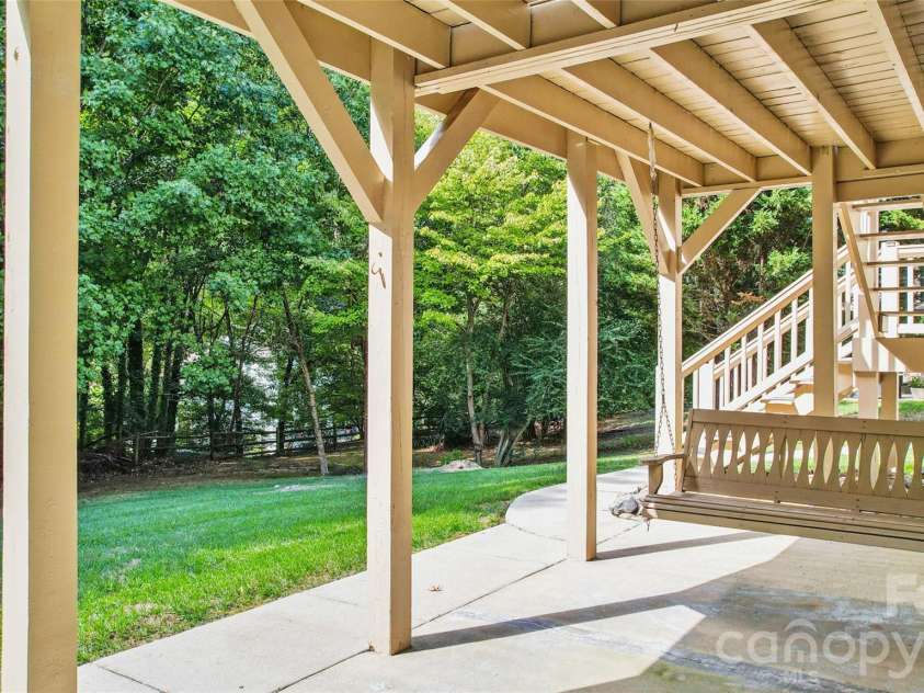 16516 Riverpointe Drive, Charlotte, NC 28278.  MLS# CAR4433714, YatesRealty ID 56963. 