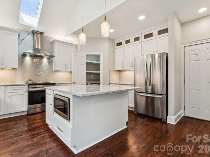 16516 Riverpointe Drive, Charlotte, NC 28278.  MLS# CAR4433714, YatesRealty ID 56963. 
