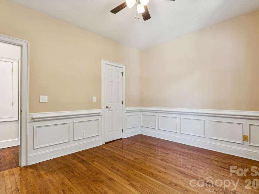 16516 Riverpointe Drive, Charlotte, NC 28278.  MLS# CAR4433714, YatesRealty ID 56963. 