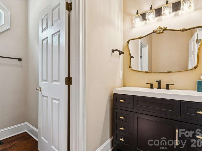 16516 Riverpointe Drive, Charlotte, NC 28278.  MLS# CAR4433714, YatesRealty ID 56963. 
