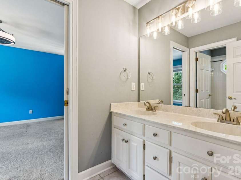 16516 Riverpointe Drive, Charlotte, NC 28278.  MLS# CAR4433714, YatesRealty ID 56963. 