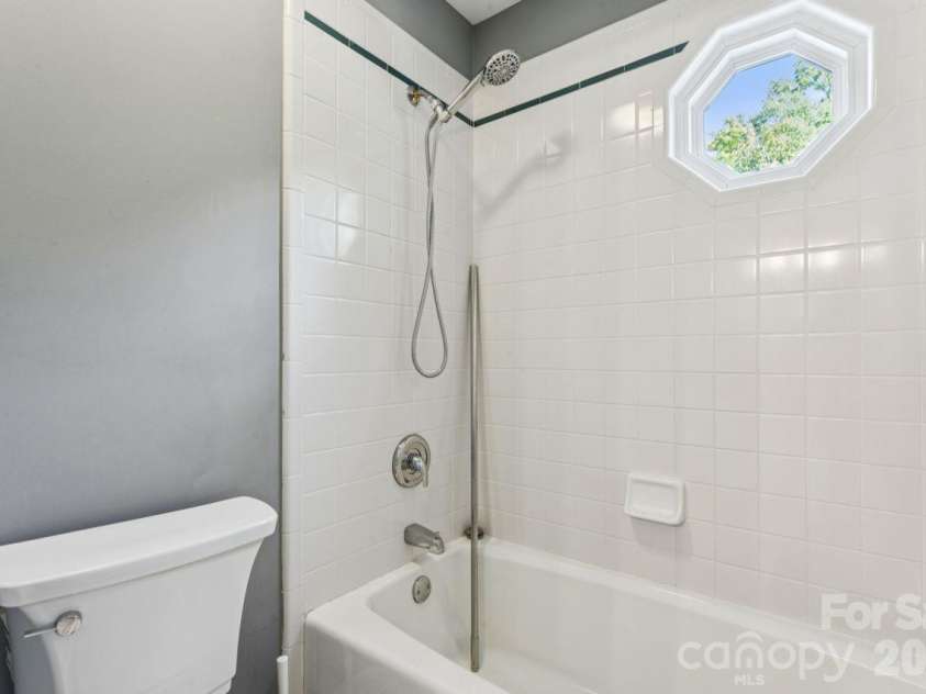 16516 Riverpointe Drive, Charlotte, NC 28278.  MLS# CAR4433714, YatesRealty ID 56963. 