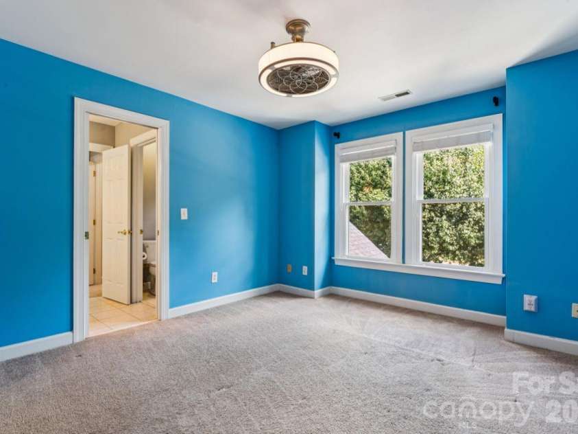 16516 Riverpointe Drive, Charlotte, NC 28278.  MLS# CAR4433714, YatesRealty ID 56963. 