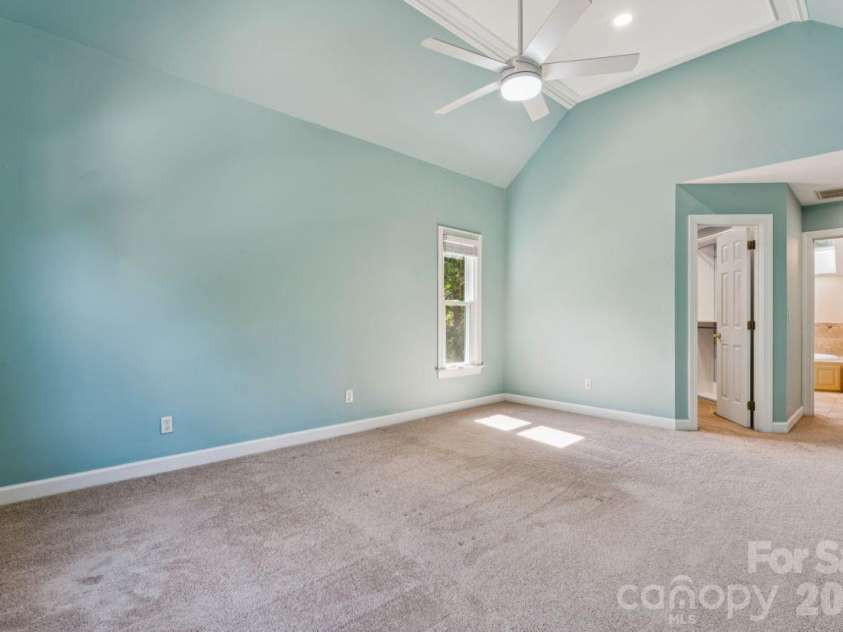 16516 Riverpointe Drive, Charlotte, NC 28278.  MLS# CAR4433714, YatesRealty ID 56963. 