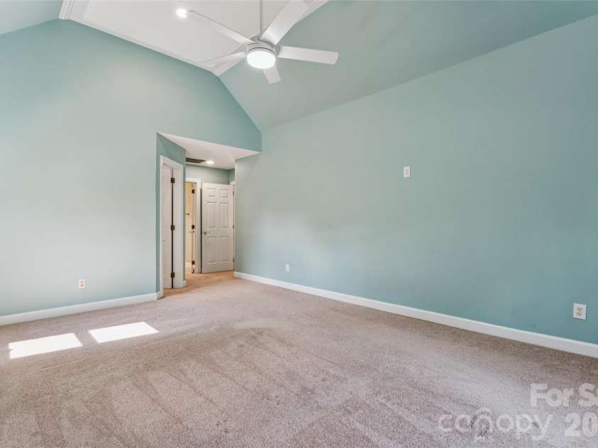 16516 Riverpointe Drive, Charlotte, NC 28278.  MLS# CAR4433714, YatesRealty ID 56963. 