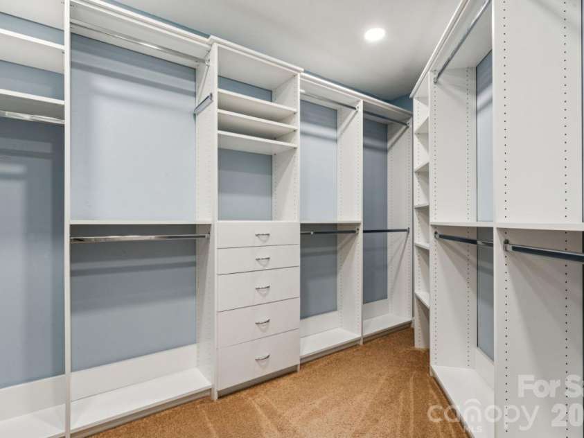 16516 Riverpointe Drive, Charlotte, NC 28278.  MLS# CAR4433714, YatesRealty ID 56963. 