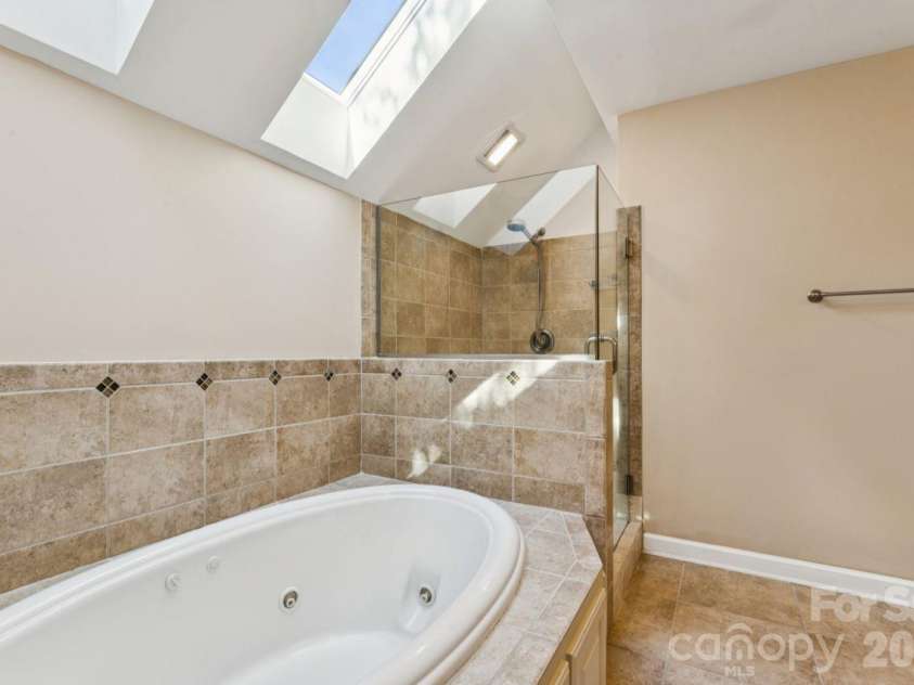16516 Riverpointe Drive, Charlotte, NC 28278.  MLS# CAR4433714, YatesRealty ID 56963. 