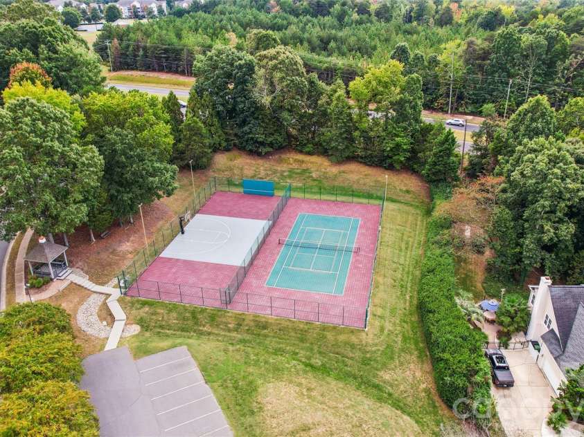 16516 Riverpointe Drive, Charlotte, NC 28278.  MLS# CAR4433714, YatesRealty ID 56963. 