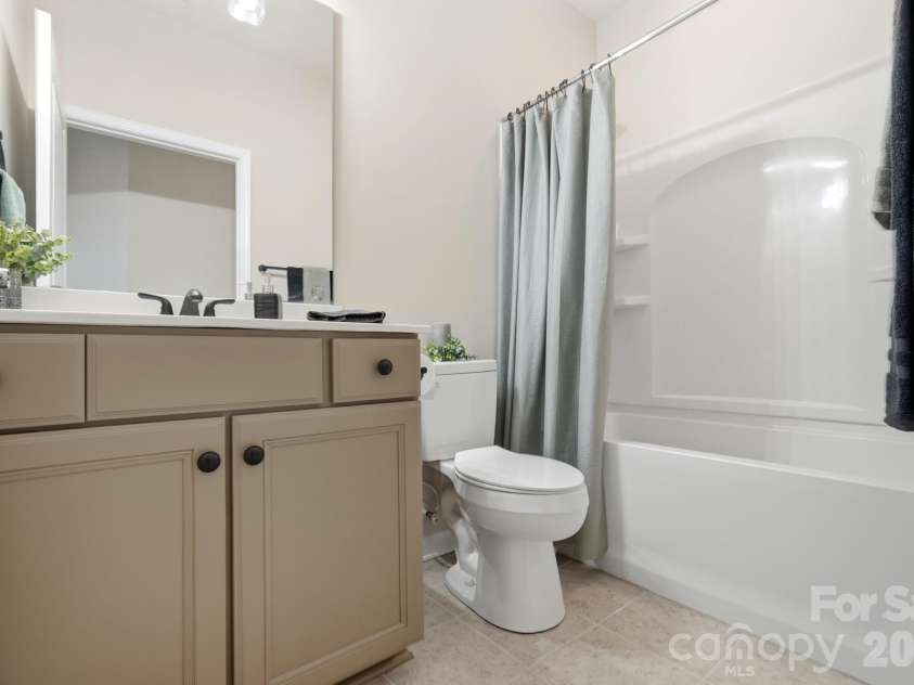 2047 Sweetleaf Drive, Indian Land, SC 29707.  MLS# CAR4433737, YatesRealty ID 56964. Hall Bath